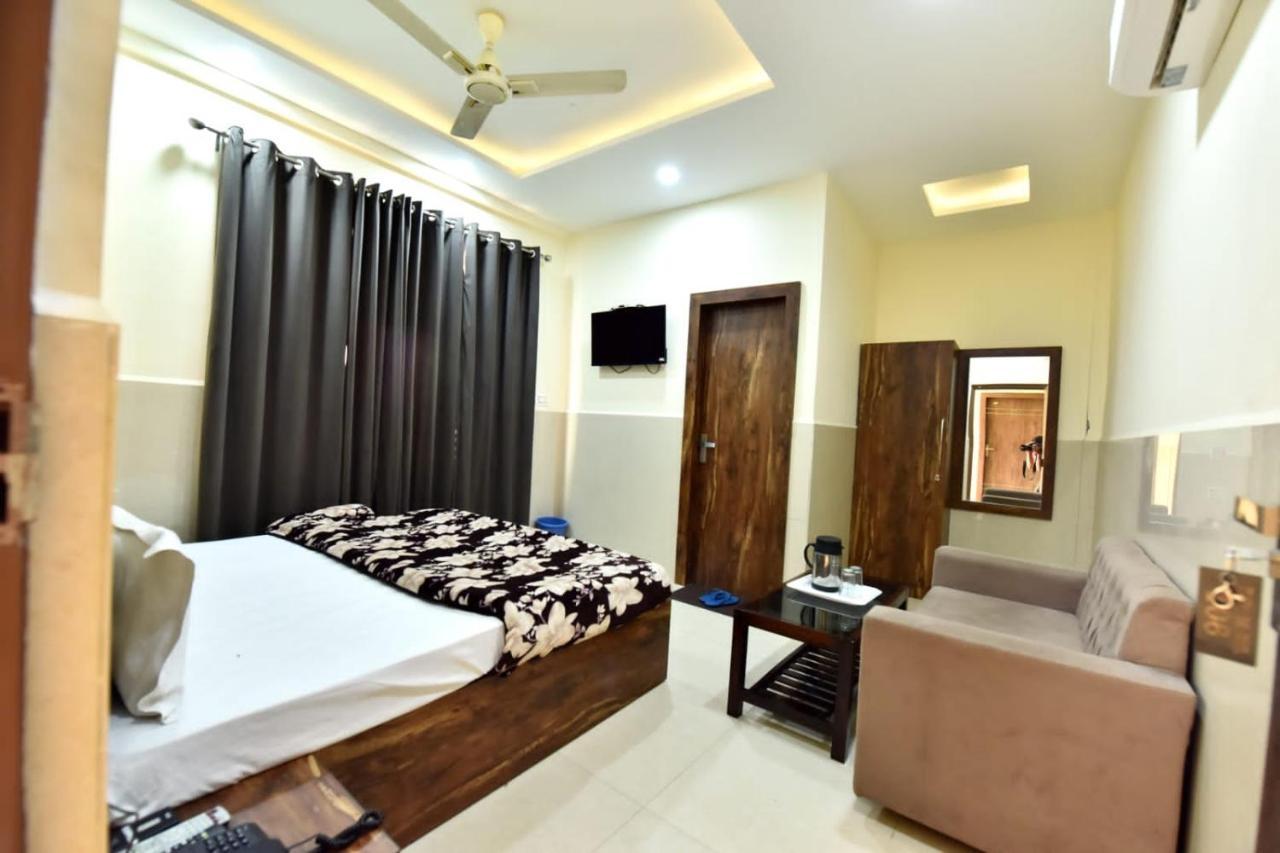 Royal Inn Jammu Bagian luar foto