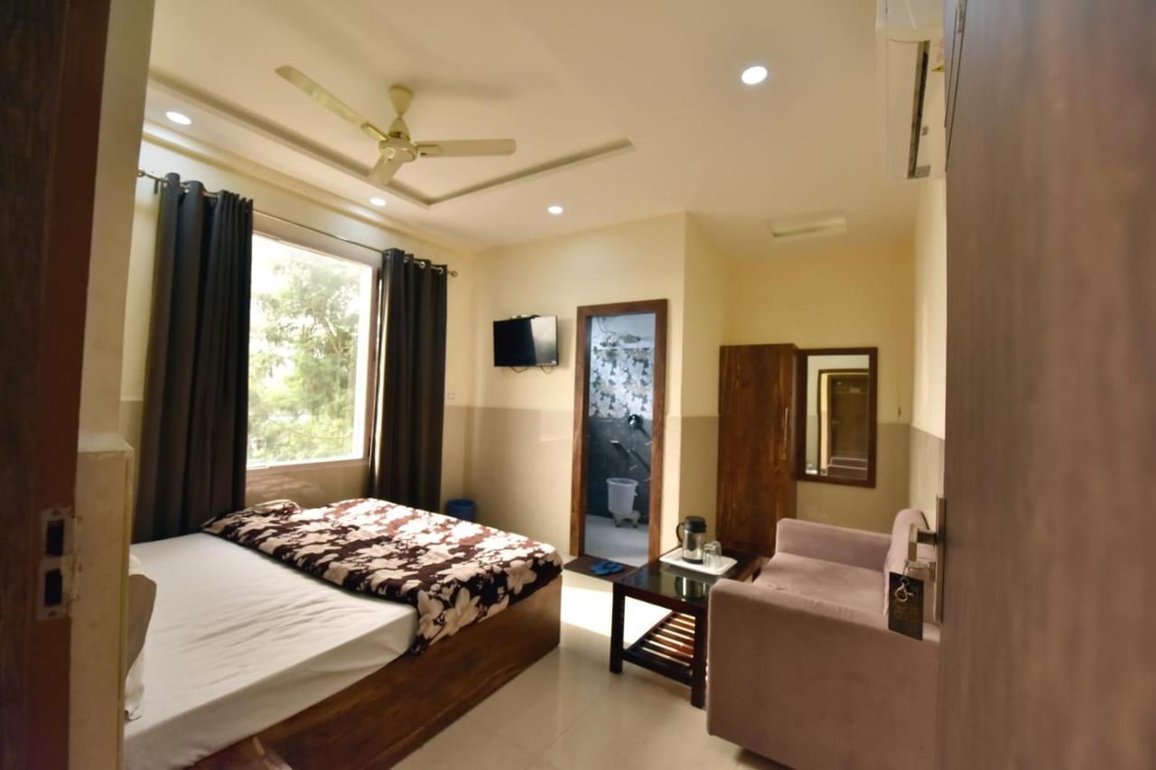 Royal Inn Jammu Bagian luar foto