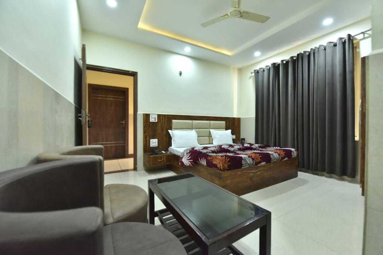 Royal Inn Jammu Bagian luar foto
