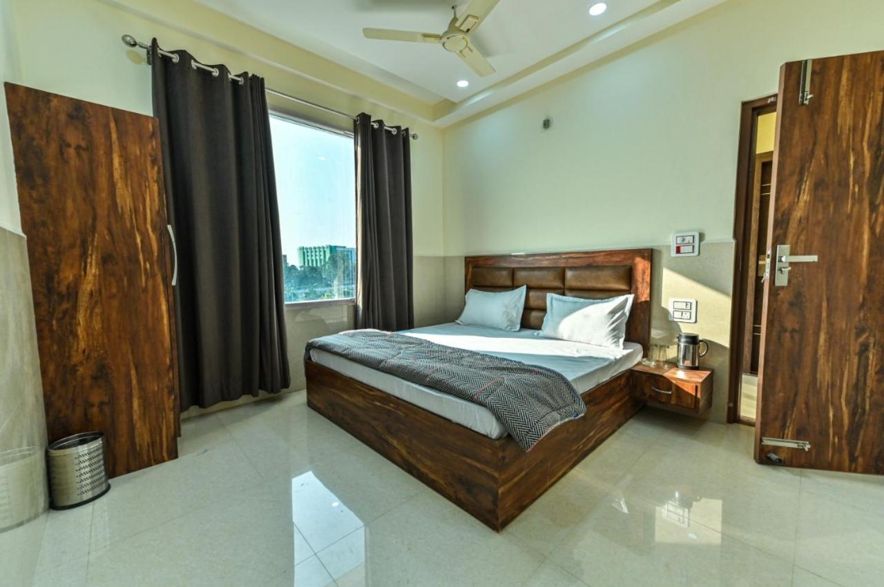 Royal Inn Jammu Bagian luar foto