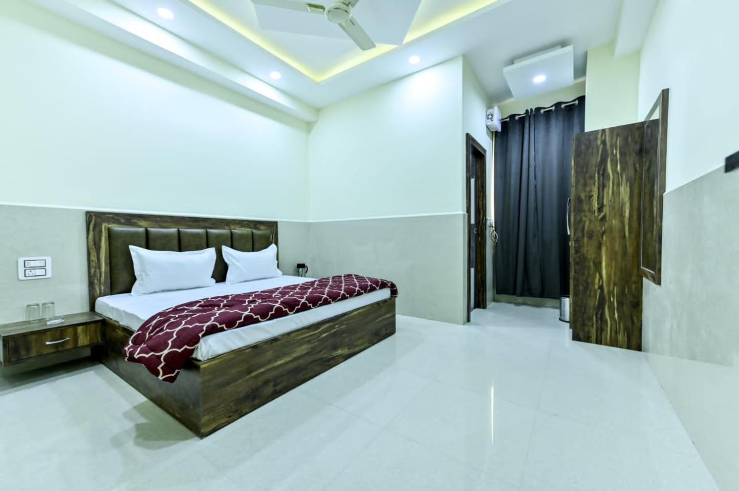 Royal Inn Jammu Bagian luar foto