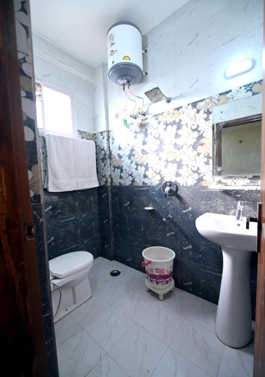 Royal Inn Jammu Bagian luar foto